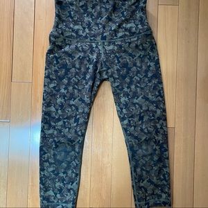 Lululemon high rise Wunder Under crop size 8